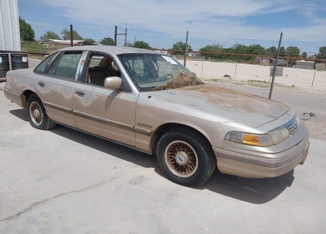 1993 FORD Crown Victoria