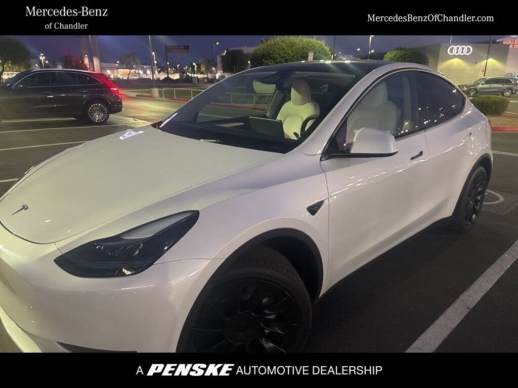 2024 TESLA Model Y