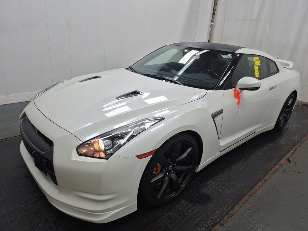 2010 NISSAN GT-R