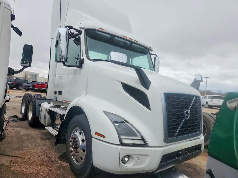 2020 VOLVO TRUCK VNR