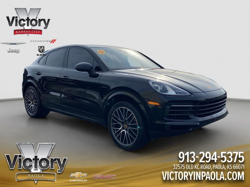 2022 PORSCHE Cayenne