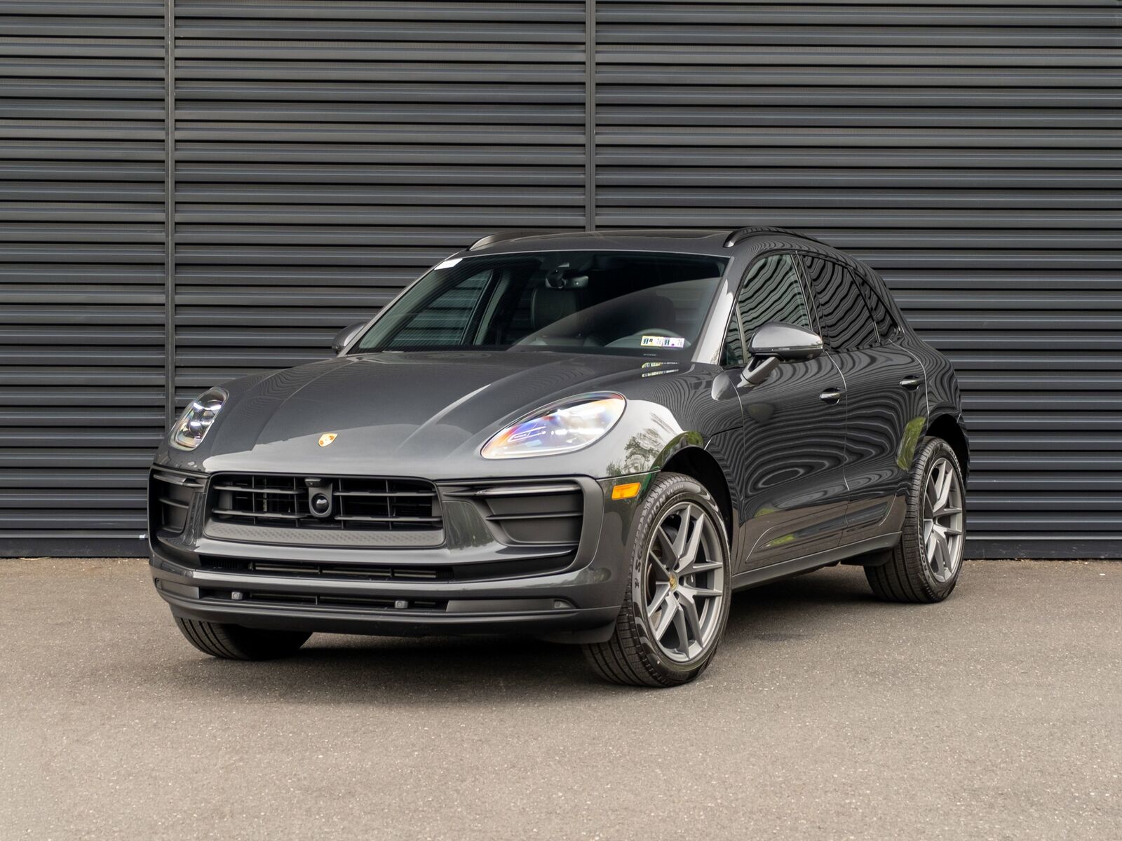 2026 PORSCHE Macan