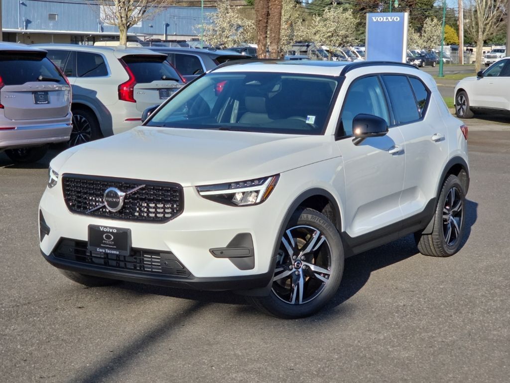 2026 VOLVO XC40