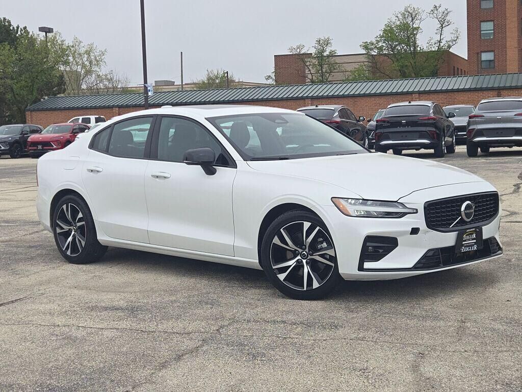 2024 VOLVO S60