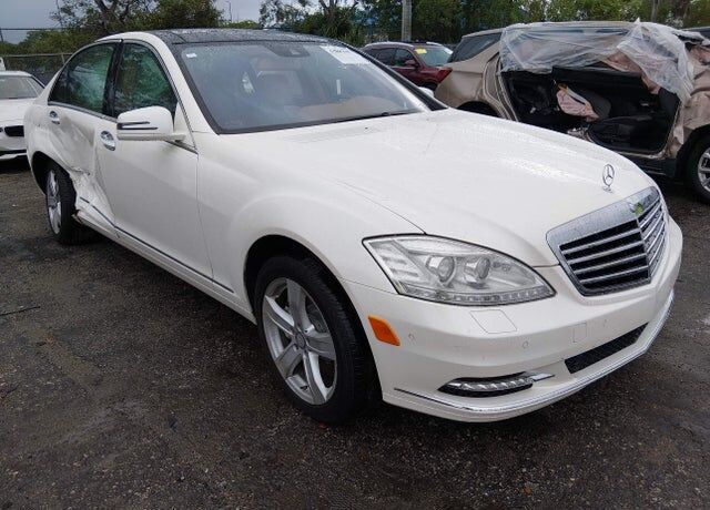 2013 MERCEDES-BENZ S-Class