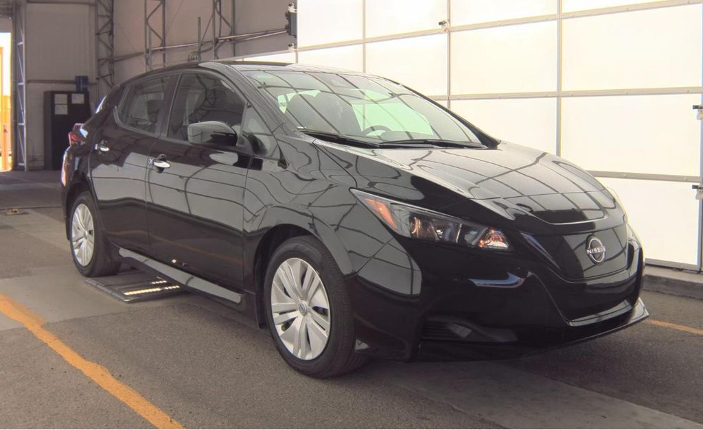 2025 NISSAN Leaf