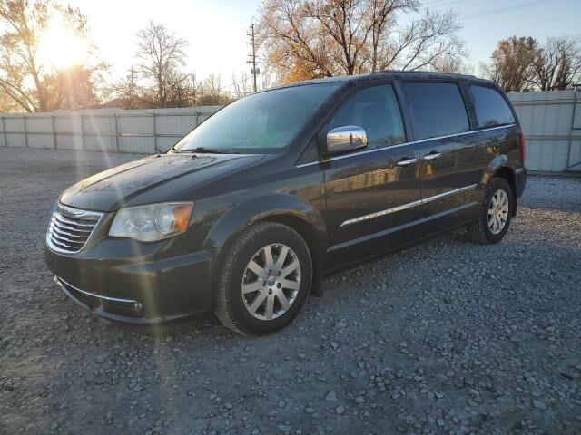 2012 CHRYSLER Town and Country