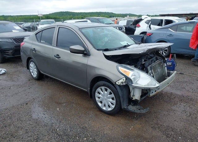 2017 NISSAN Versa