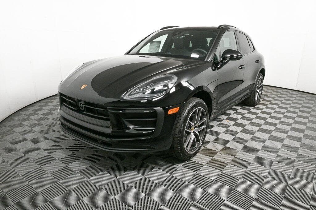 2026 PORSCHE Macan