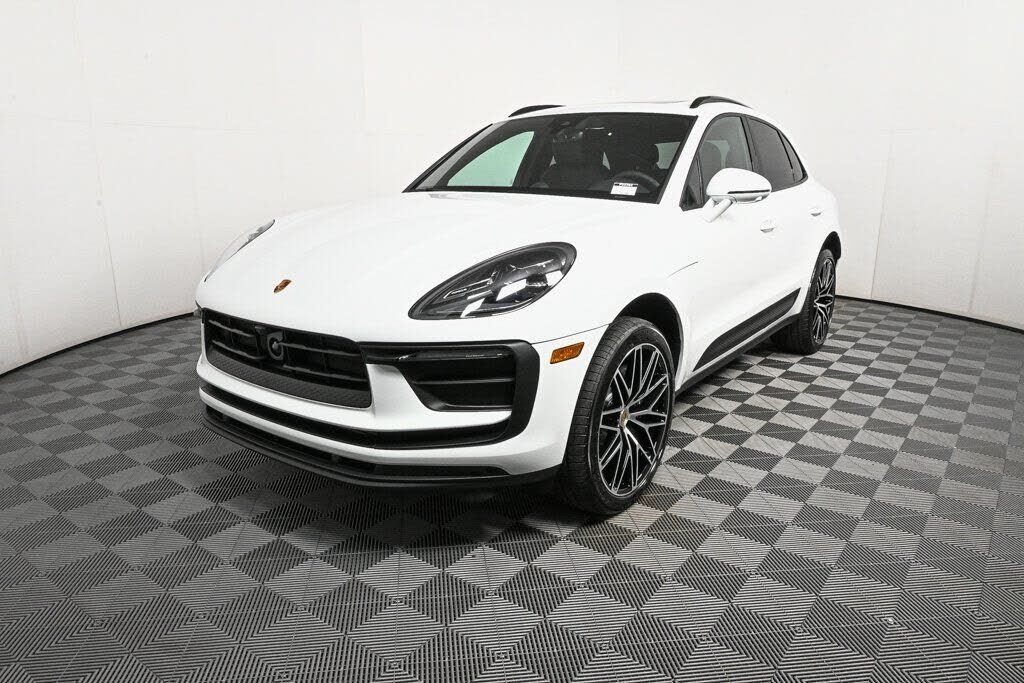 2026 PORSCHE Macan
