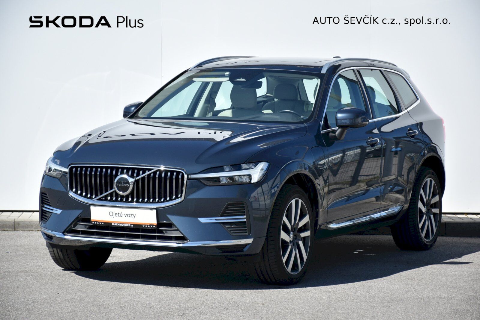 2022 VOLVO S60