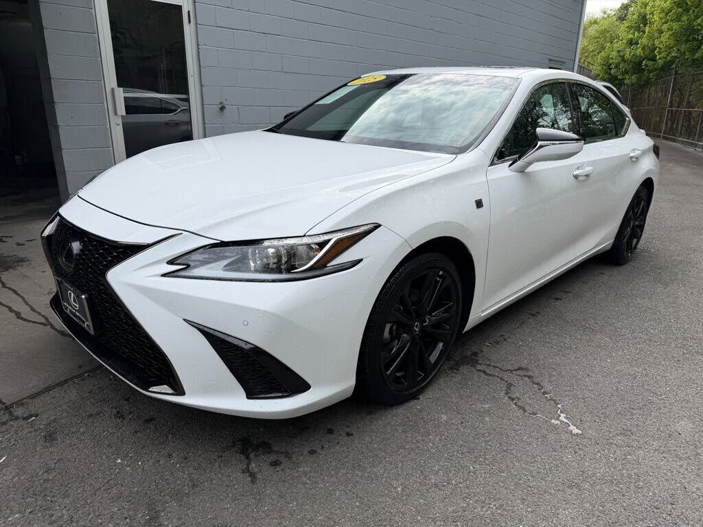 2025 LEXUS ES