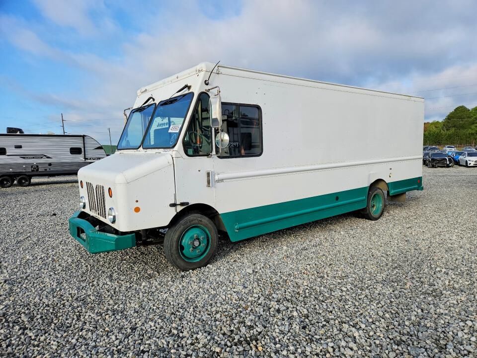 2015 FREIGHTLINER MT 45G Front Gasoline Engine Walk in Van Chassis
