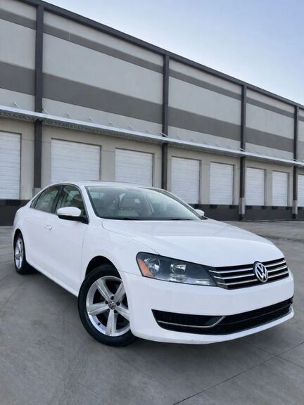 2013 VOLKSWAGEN Passat