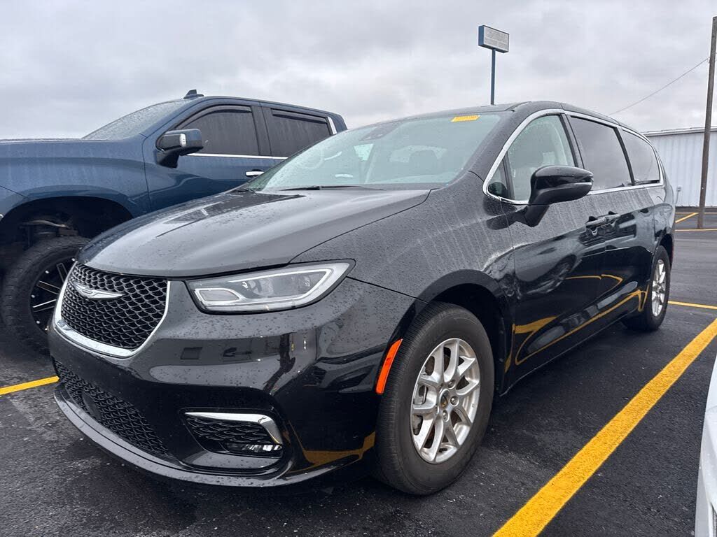 2023 CHRYSLER Pacifica