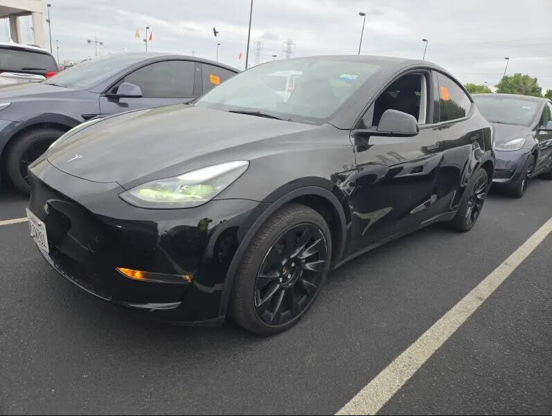 2024 TESLA Model Y