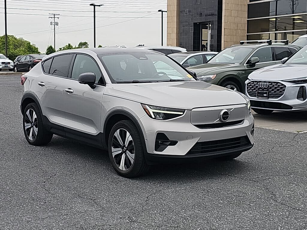 2023 VOLVO C40