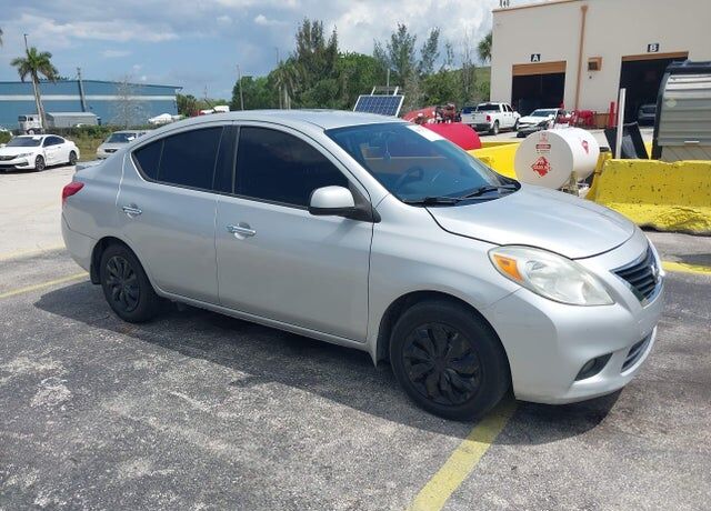 2014 NISSAN Versa