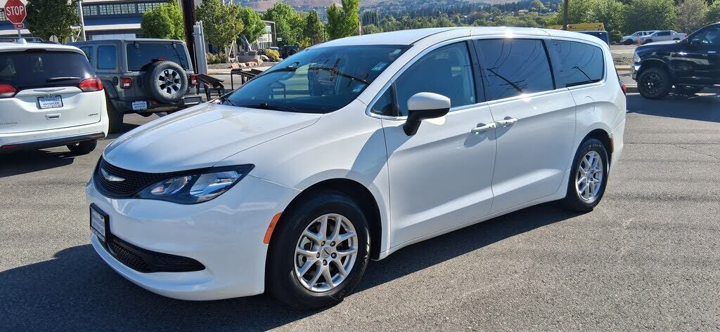2023 CHRYSLER Voyager