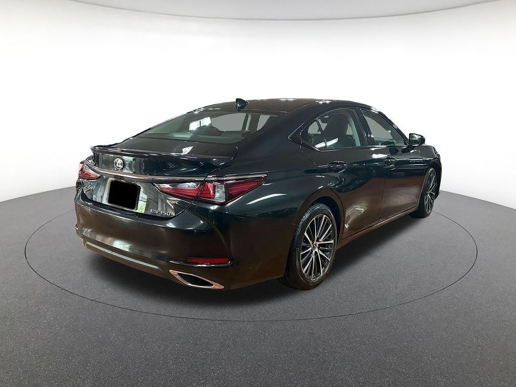 2025 LEXUS ES
