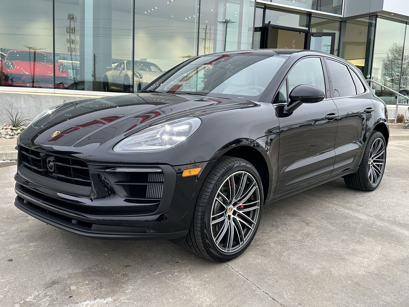 2026 PORSCHE Macan