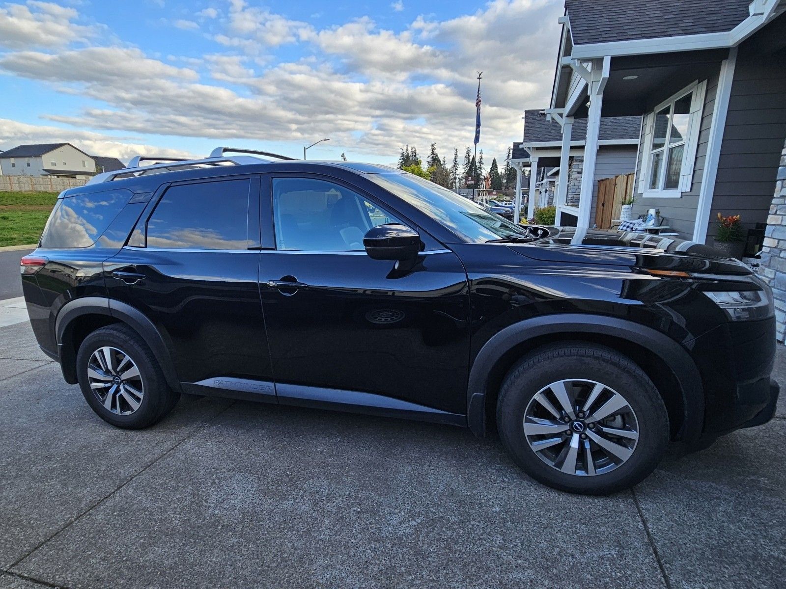 2022 NISSAN Pathfinder