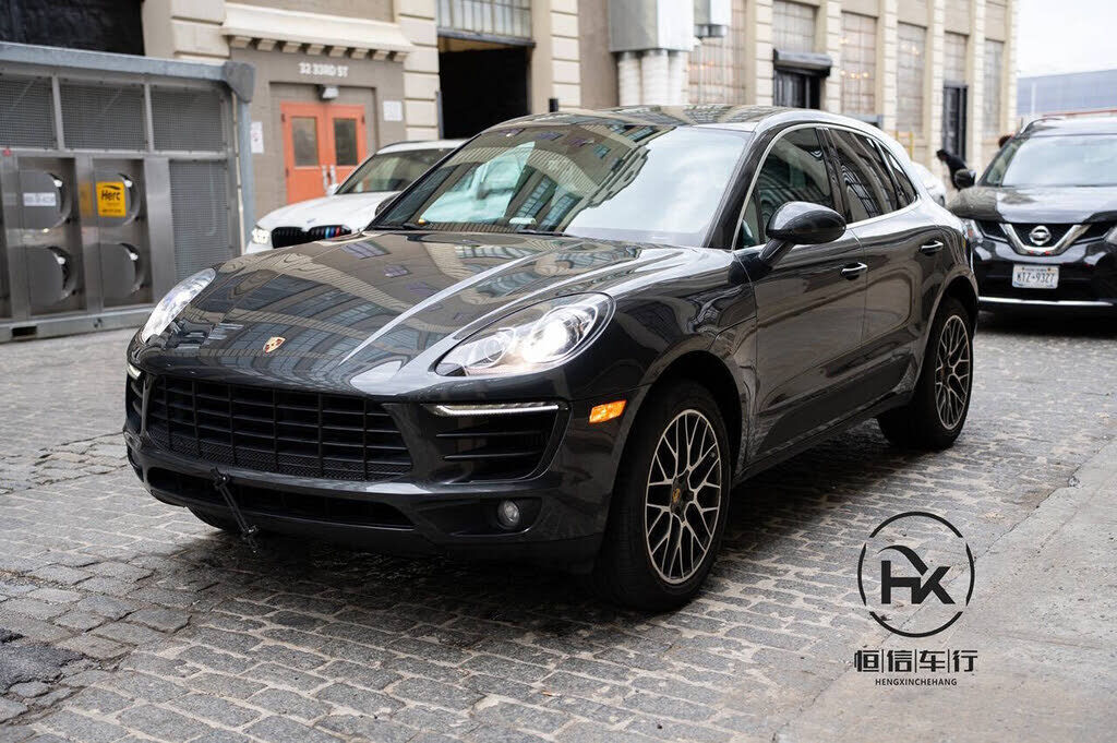 2018 PORSCHE Macan