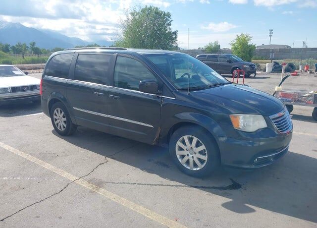 2014 CHRYSLER Town and Country