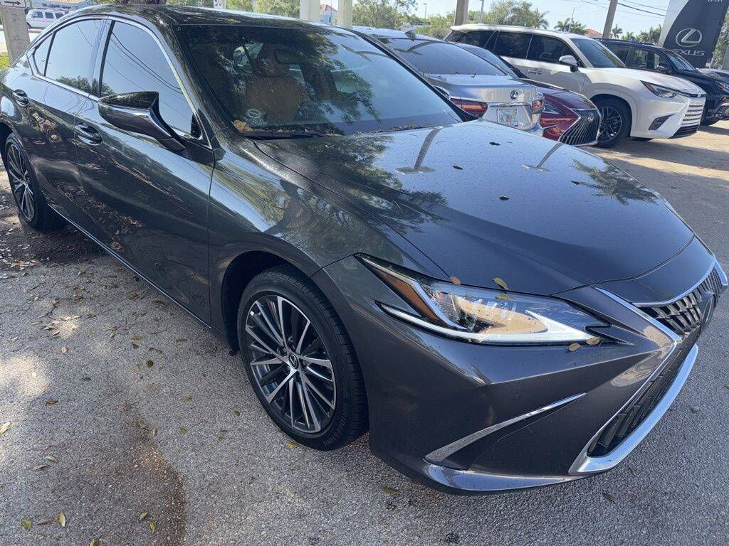 2025 LEXUS ES