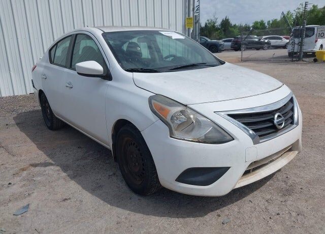 2015 NISSAN Versa