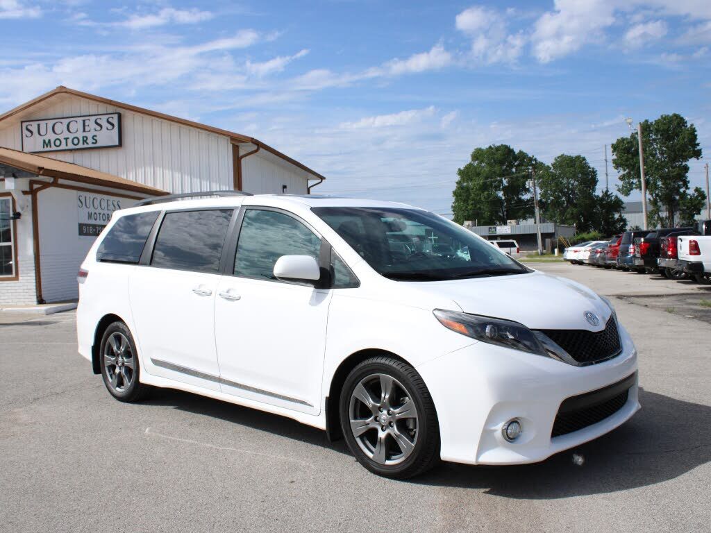 2017 TOYOTA Sienna