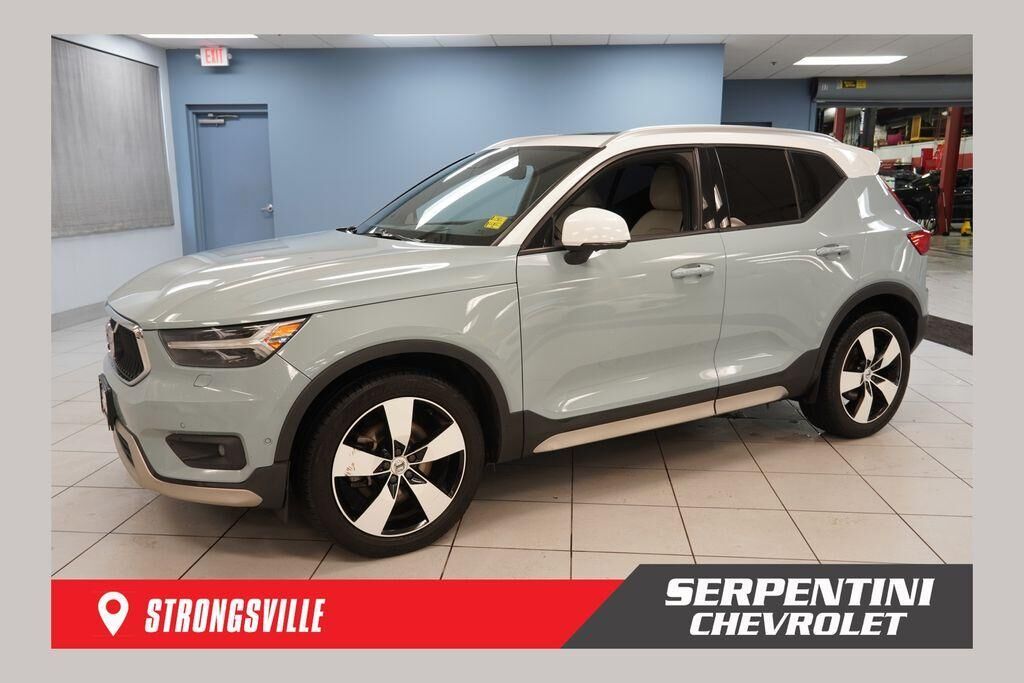 2019 VOLVO XC40