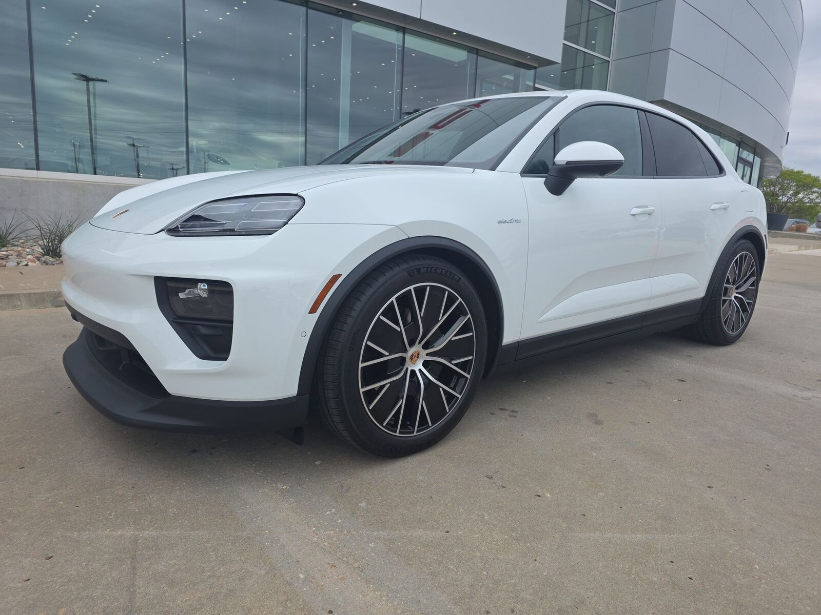 2026 PORSCHE Macan