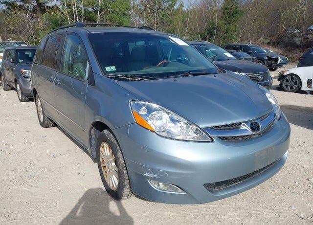 2010 TOYOTA Sienna