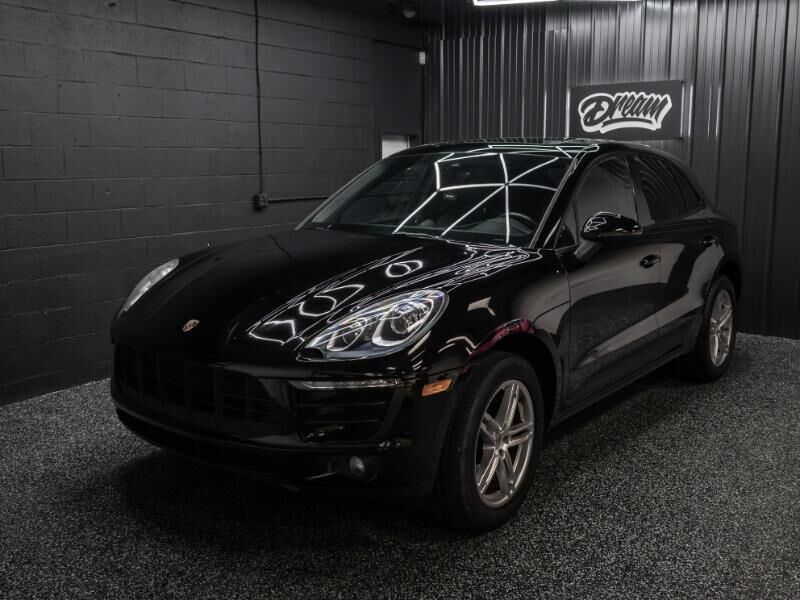 2017 PORSCHE Macan