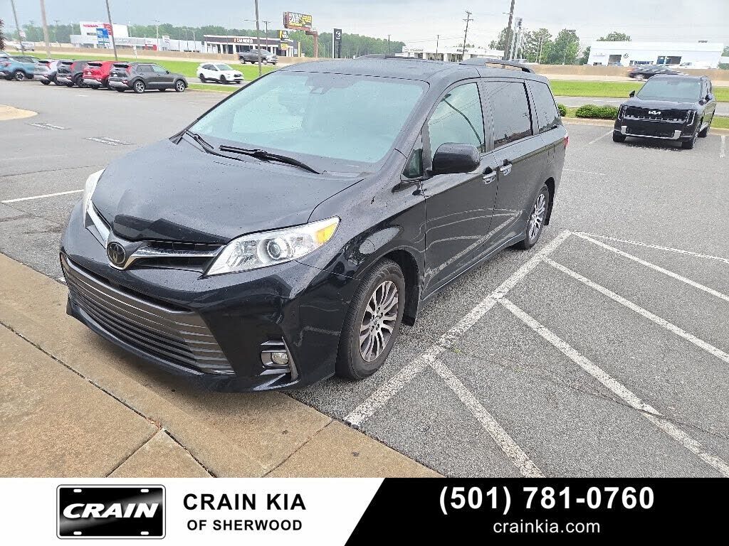 2019 TOYOTA Sienna