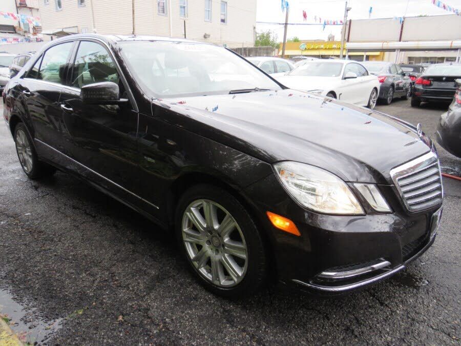 2012 MERCEDES-BENZ E-Class