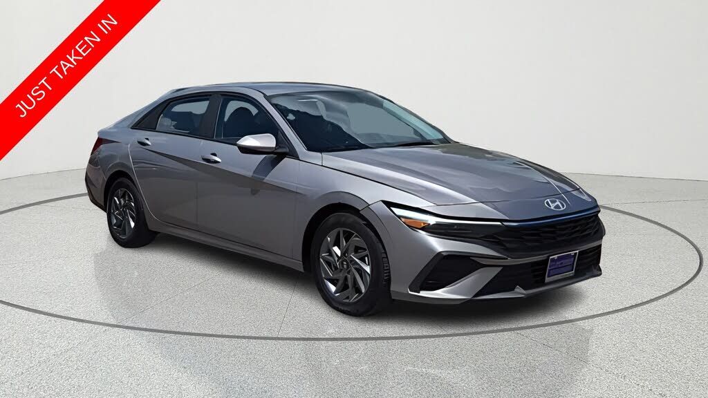 2024 HYUNDAI Elantra