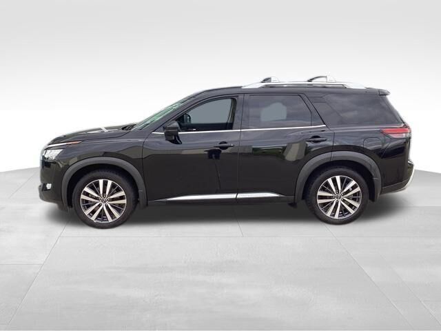 2022 NISSAN Pathfinder