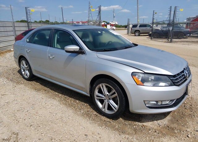 2013 VOLKSWAGEN Passat