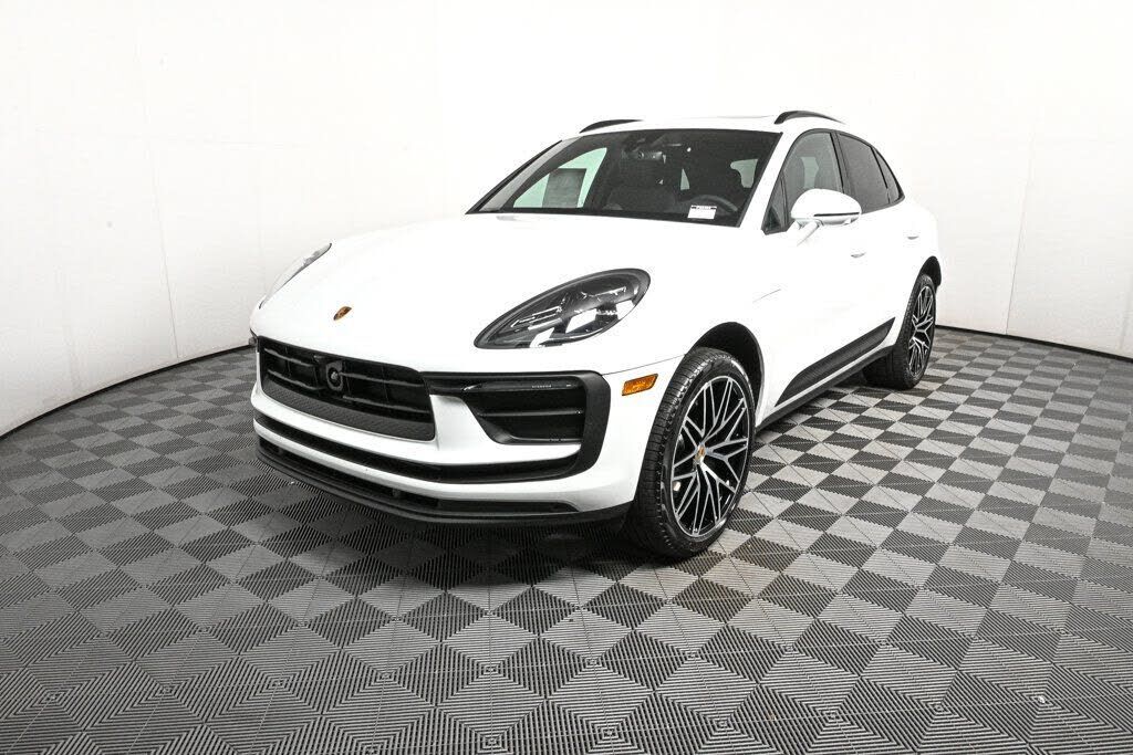 2026 PORSCHE Macan