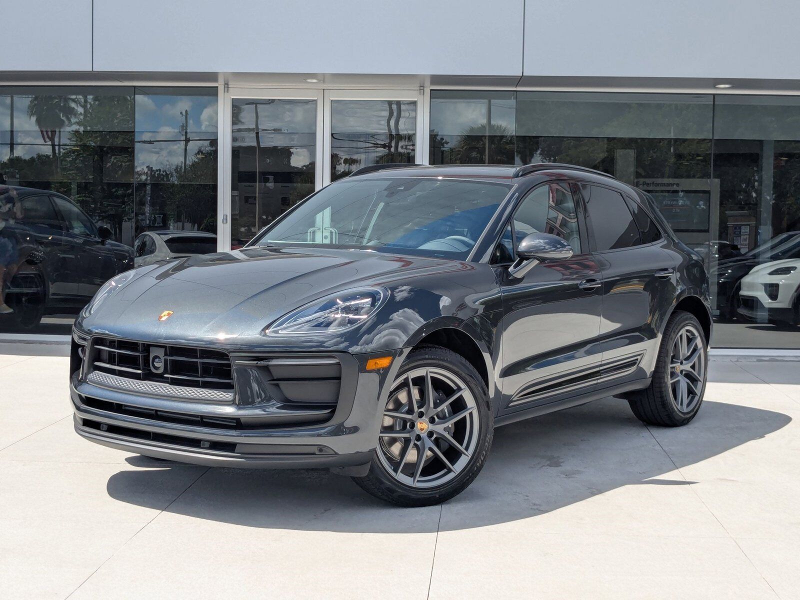 2026 PORSCHE Macan