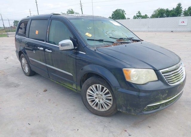 2014 CHRYSLER Town and Country