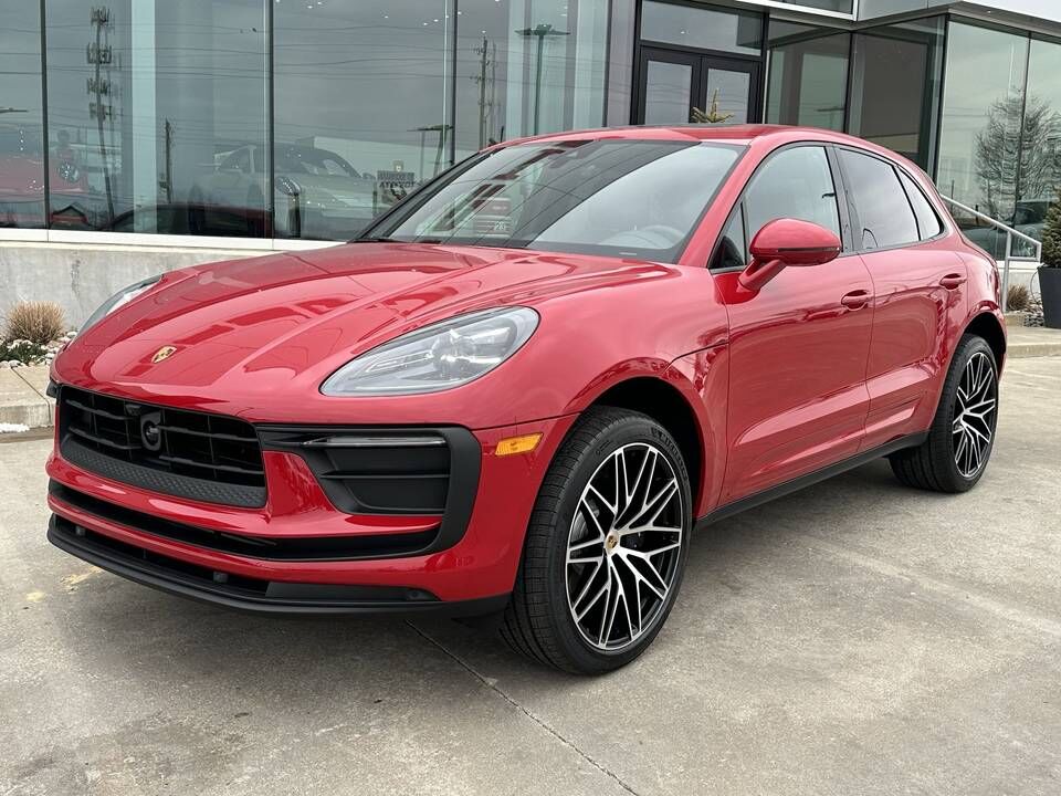 2026 PORSCHE Macan