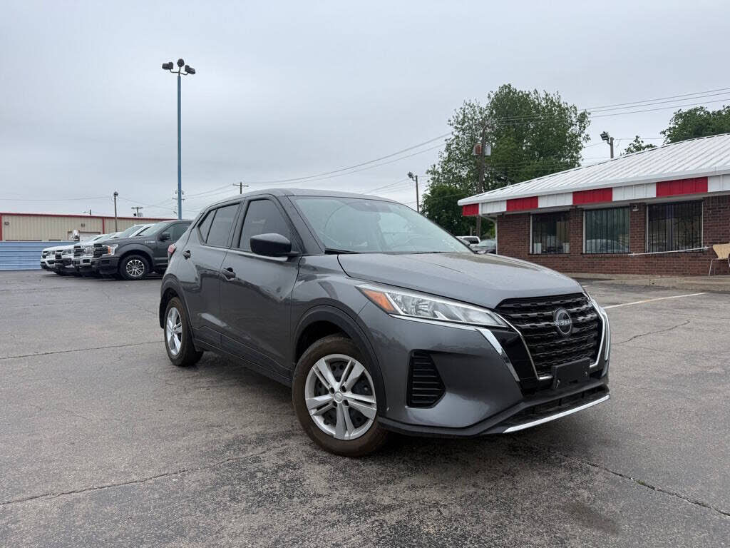 2024 NISSAN Kicks