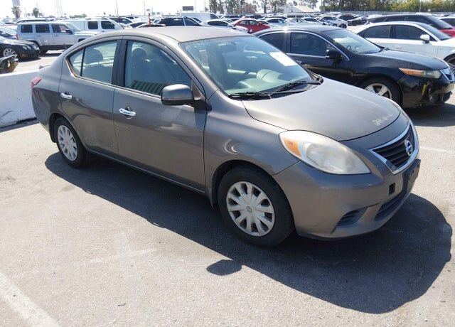 2013 NISSAN Versa