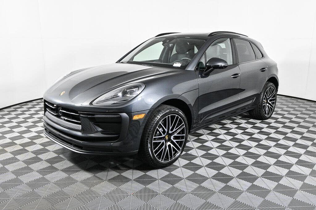 2026 PORSCHE Macan