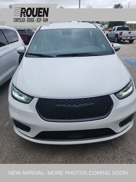 2023 CHRYSLER Pacifica