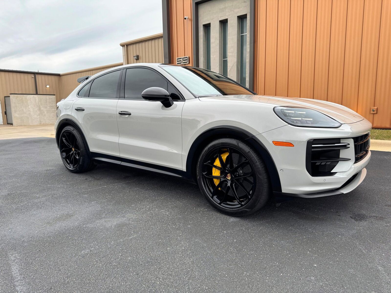 2024 PORSCHE Cayenne
