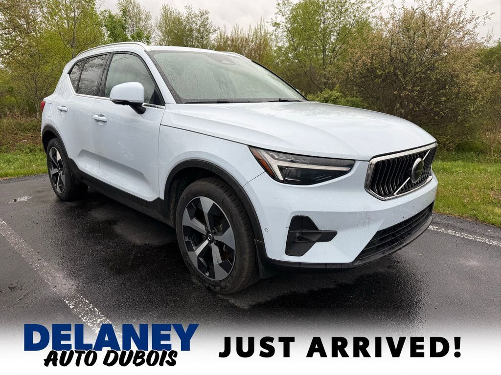 2024 VOLVO XC40